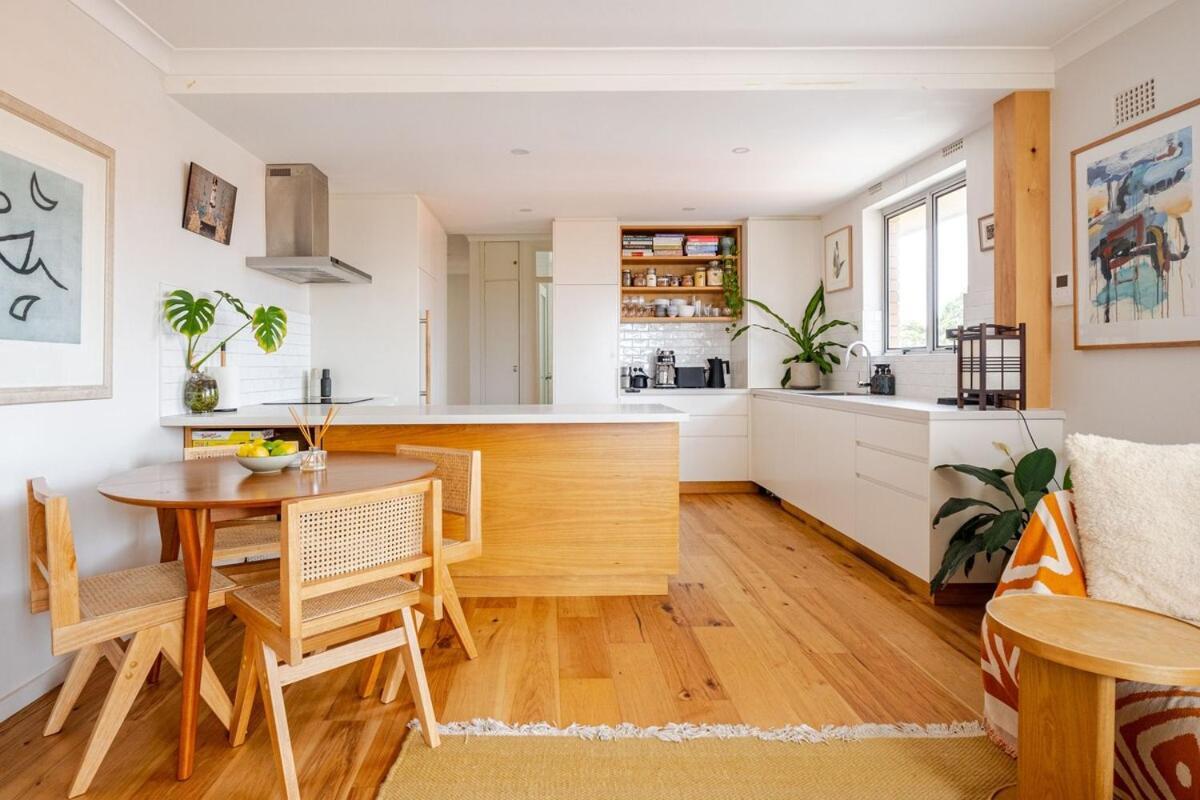 Light-filled In Bronte Apartment